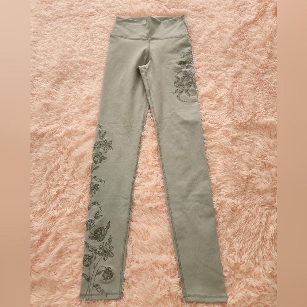 Fabletics Light Gray Flower Pattern Full Length L… - image 1